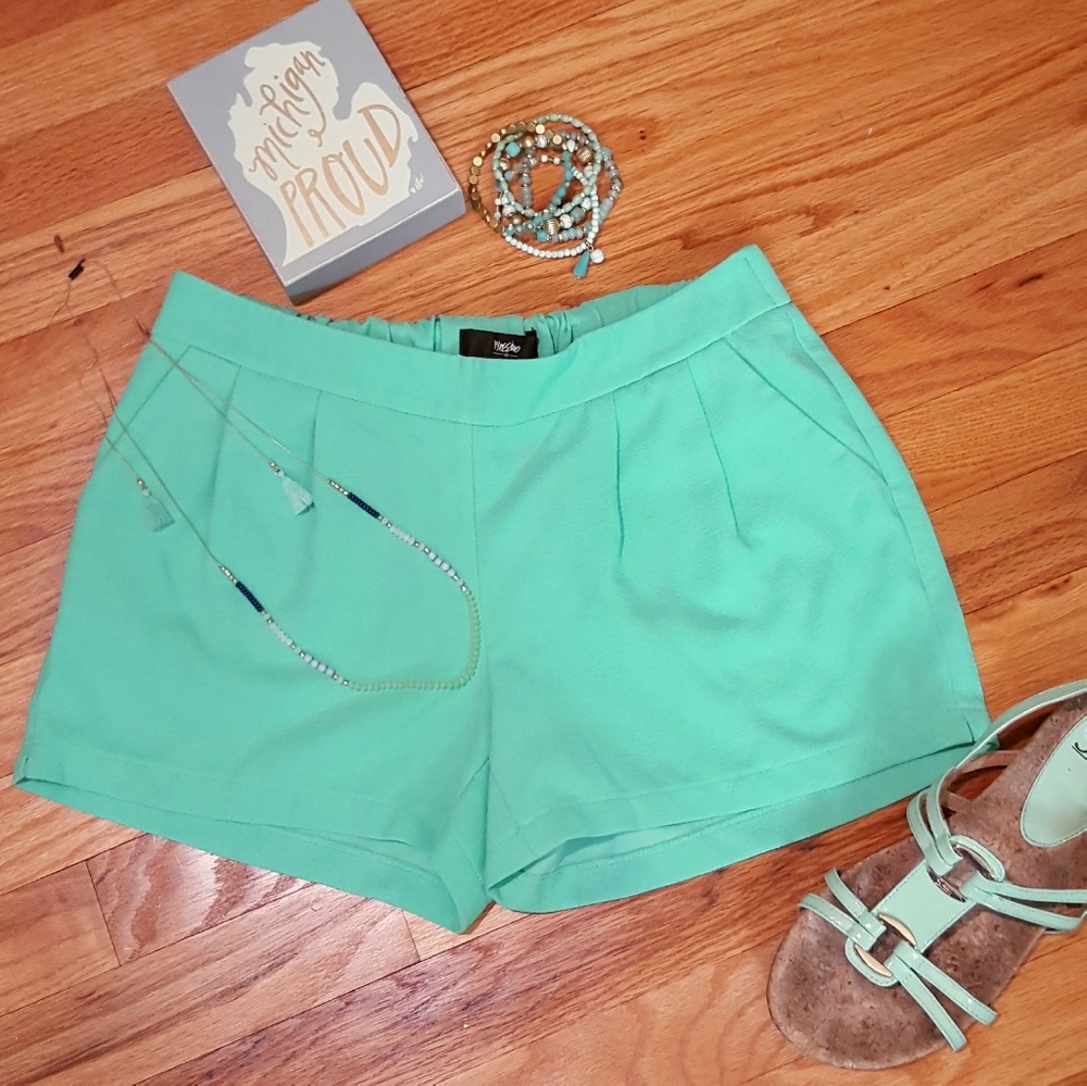 Mossimo Mint Green Crepe Polyester Pleated 3 Inch Shorts XS